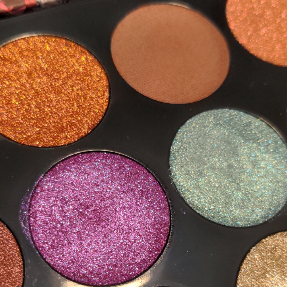 Pat McGrath Labs Luminous Legends: Mega Eye Shadow Palette - Picture 4 of 10